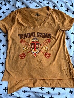 Trader Sam's Mustard Tiki Graphic Tee women’s medium Disney